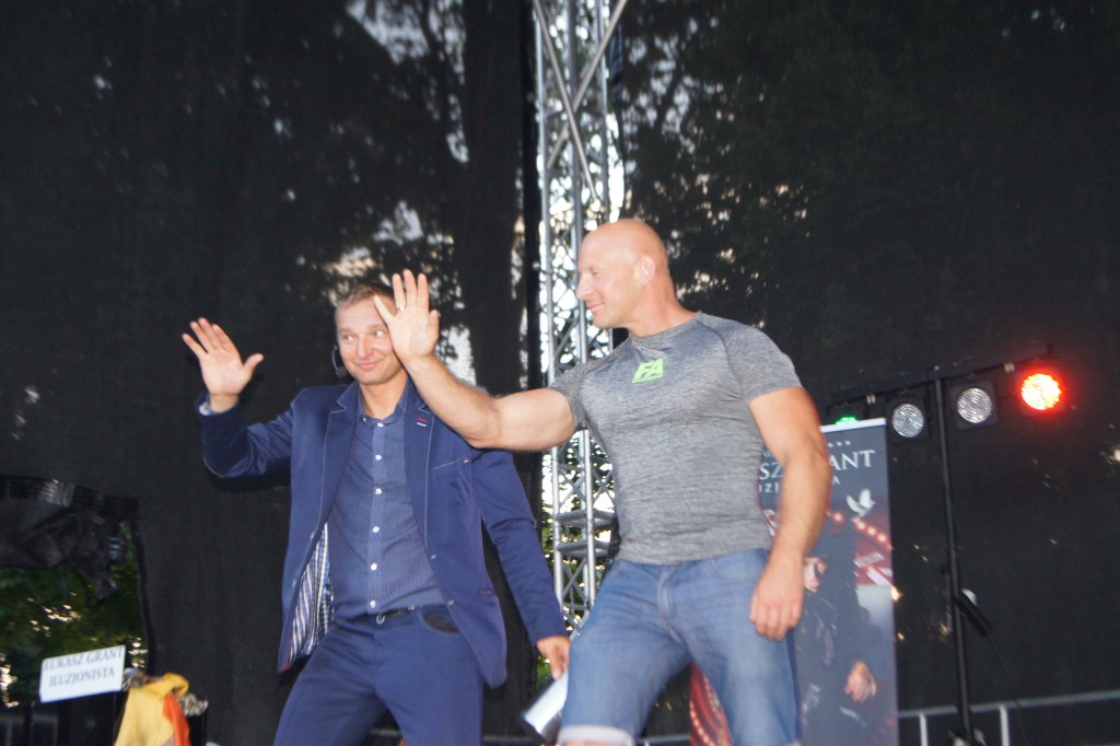 Iluzje, akrobacje i żonglerki, czyli Extreme show