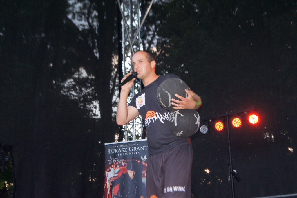 Iluzje, akrobacje i żonglerki, czyli Extreme show