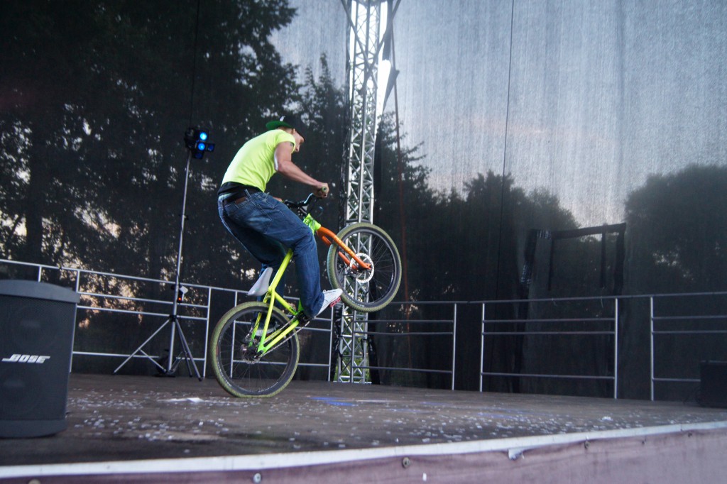 Iluzje, akrobacje i żonglerki, czyli Extreme show