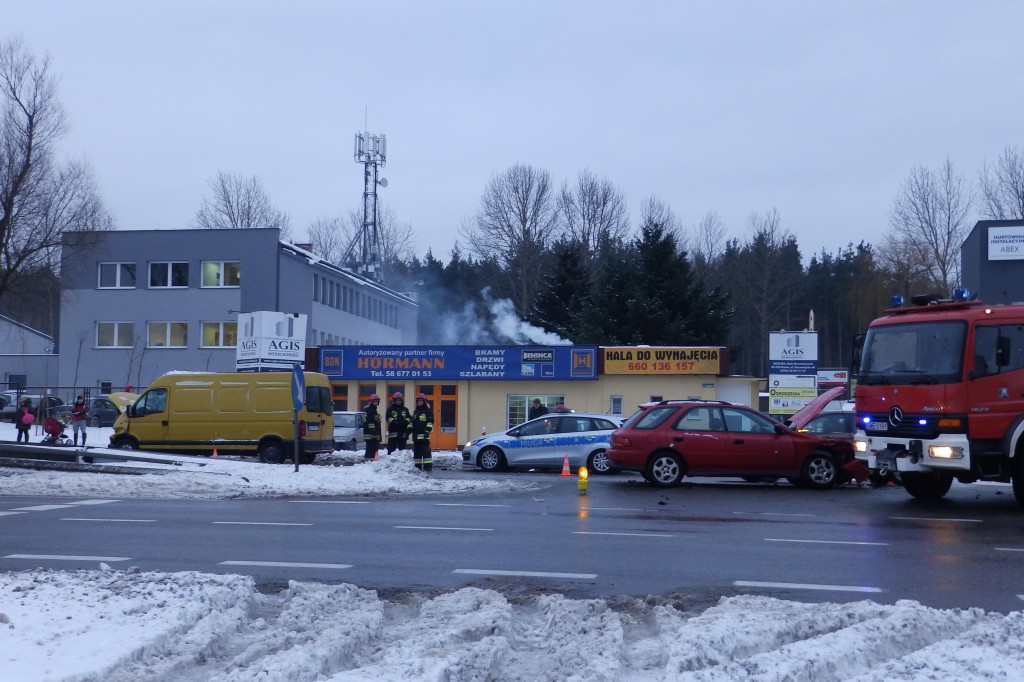 Zderzenie busa z osobówką