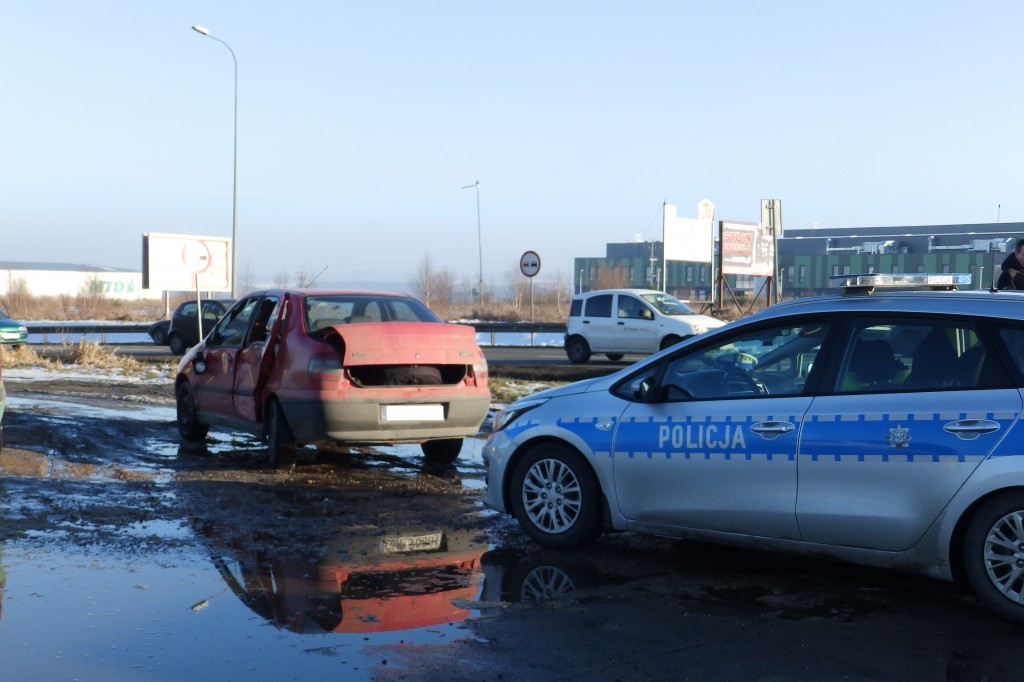 Zderzenie osobówki z ciężarówką