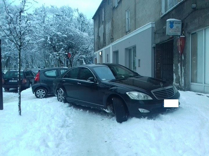 Jak oni parkują? Zobacz ?mistrzów?!