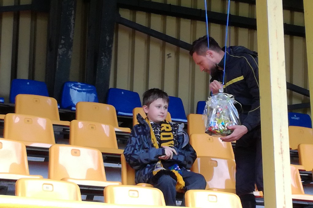 Świąteczny zajączek z piłkarzami