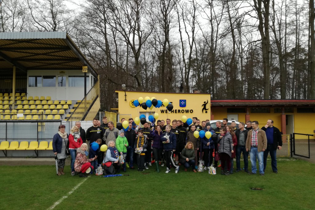 Świąteczny zajączek z piłkarzami