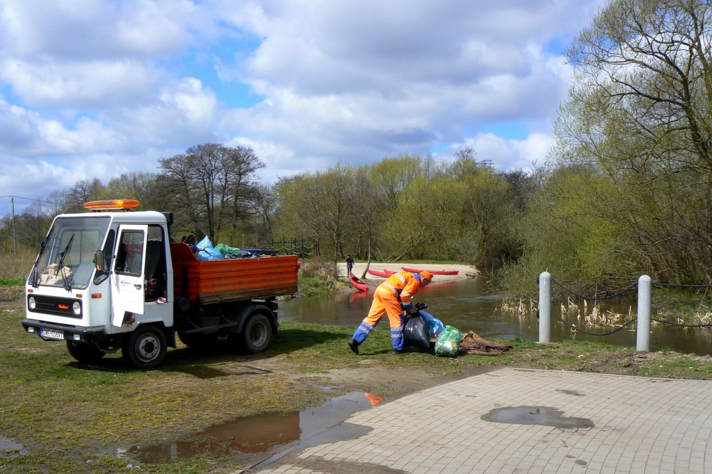 Pozbierali śmieci z rzeki Redy