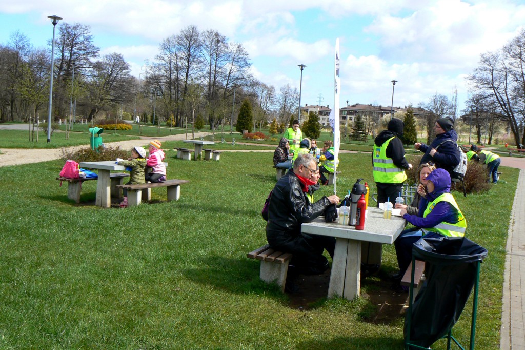 Pozbierali śmieci z rzeki Redy