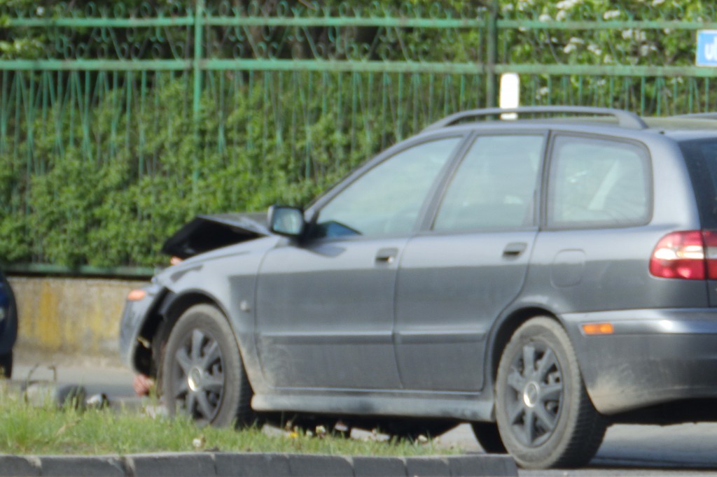 Volvo w tył mini coopera