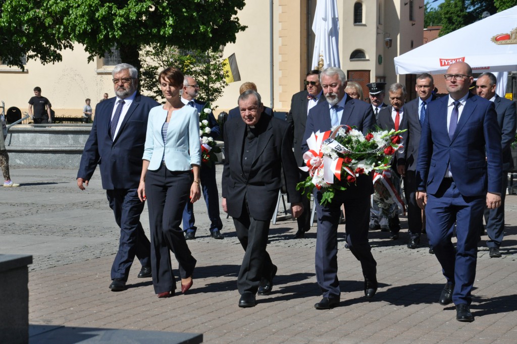 Koncert, promocja książki i kwiaty pod pomnikiem