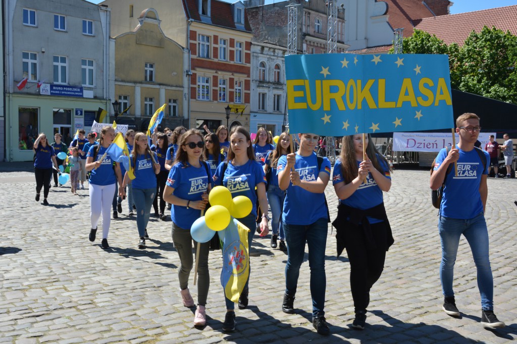 Barwna parada na ulicach Wejherowa