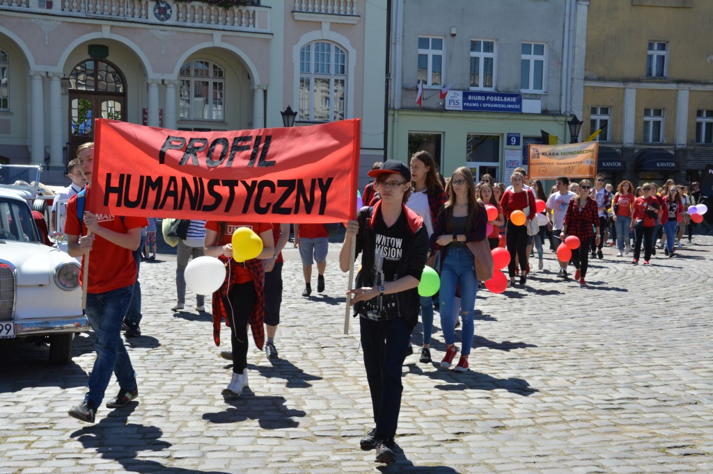 Barwna parada na ulicach Wejherowa