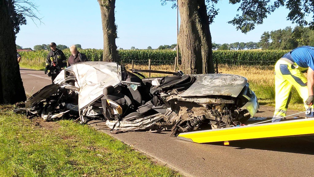 Tragiczny wypadek. Z Audi niewiele zostało