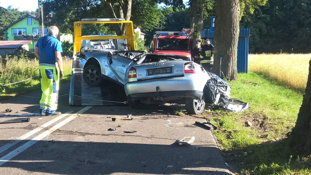 Tragiczny wypadek. Z Audi niewiele zostało