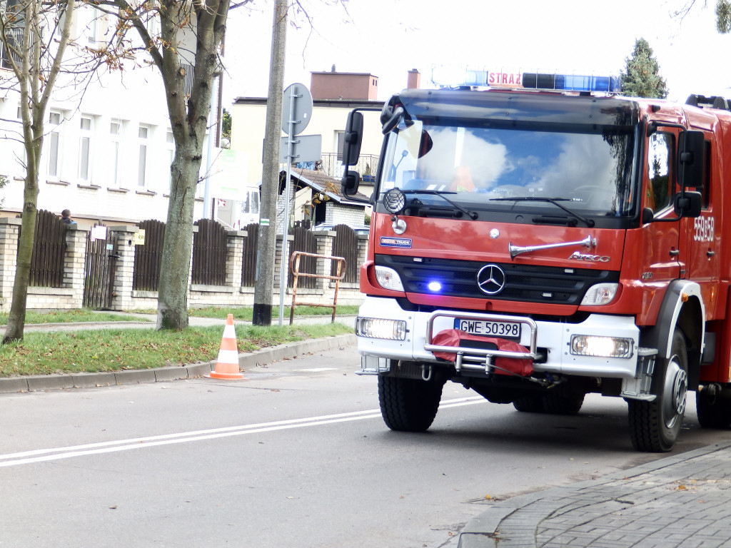 Samochód osobowy zderzył się z ciężarówką