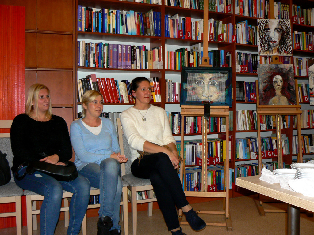 Wystawa obrazów w bibliotece
