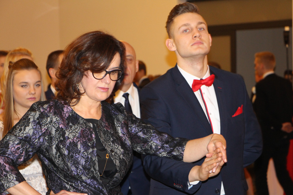 Poloneza czas zacząć. Ruszył sezon studniówek