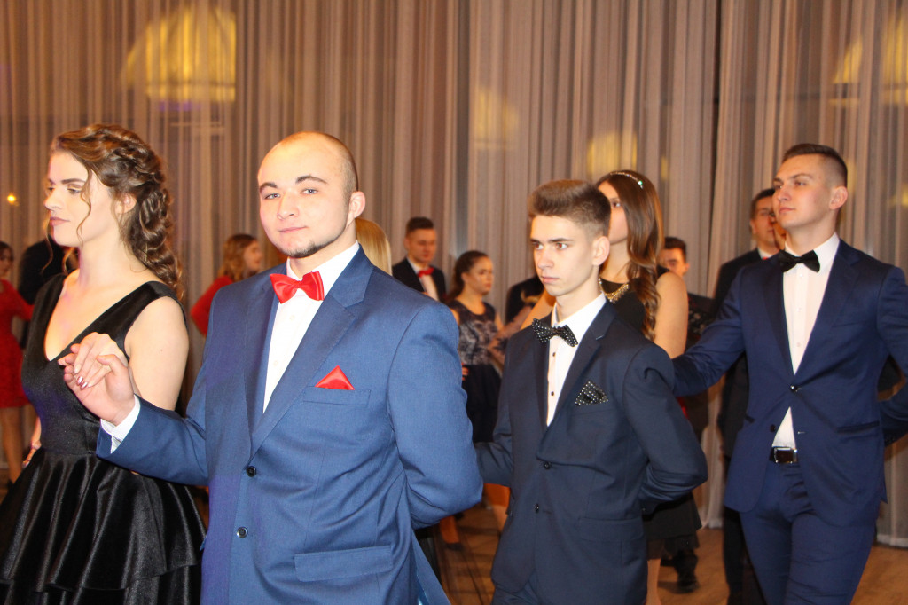 Poloneza czas zacząć. Ruszył sezon studniówek