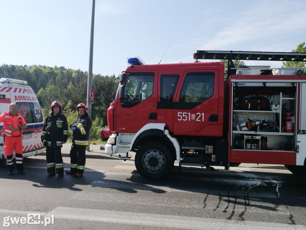  Ciężarówka uderzyła w tył osobówki