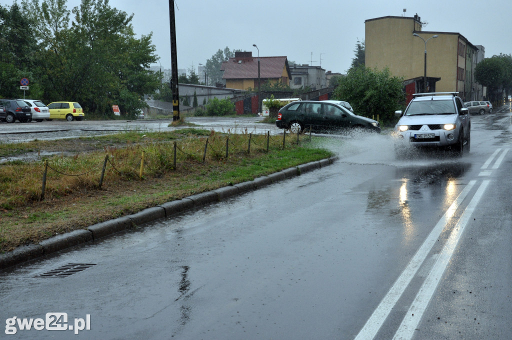 Ulewa, podtopione ulice