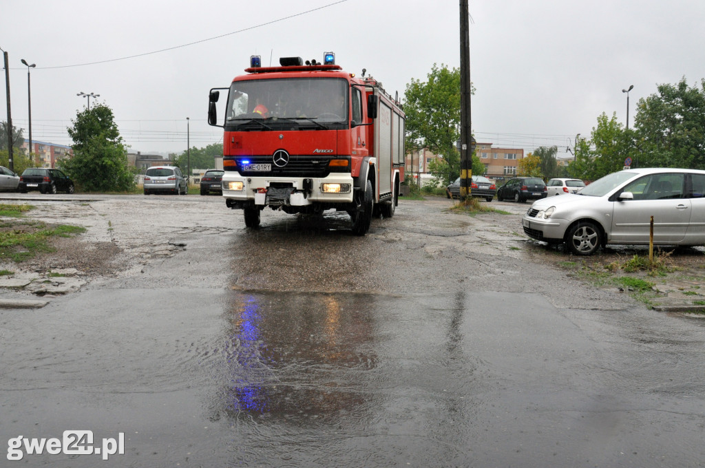 Ulewa, podtopione ulice