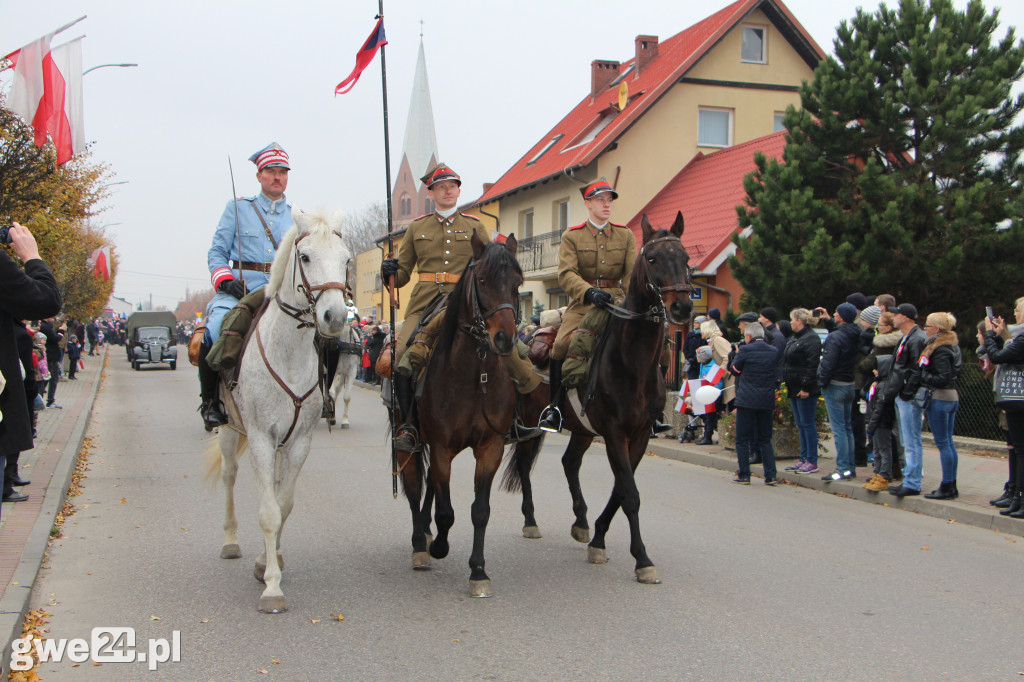Biało-czerwona parada niepodległościowa w Redzie