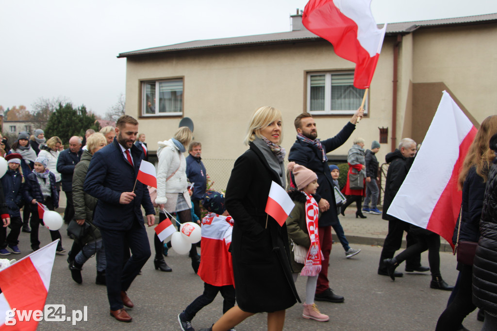 Biało-czerwona parada niepodległościowa w Redzie