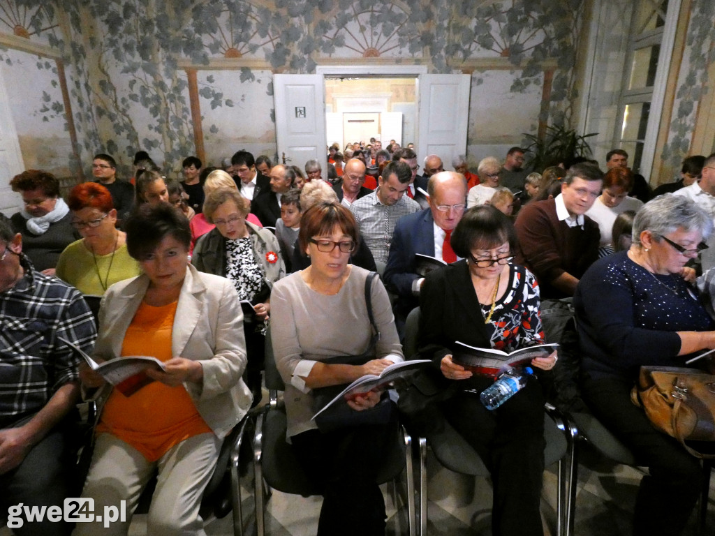 Maraton pieśni patriotycznej w pałacu