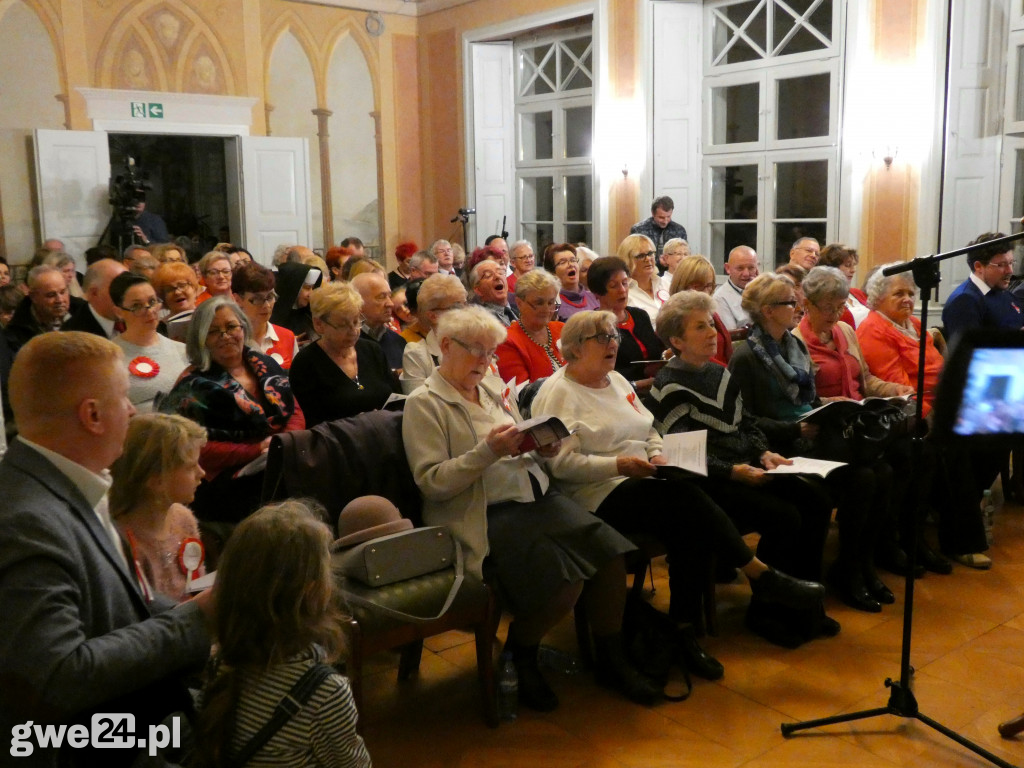 Maraton pieśni patriotycznej w pałacu
