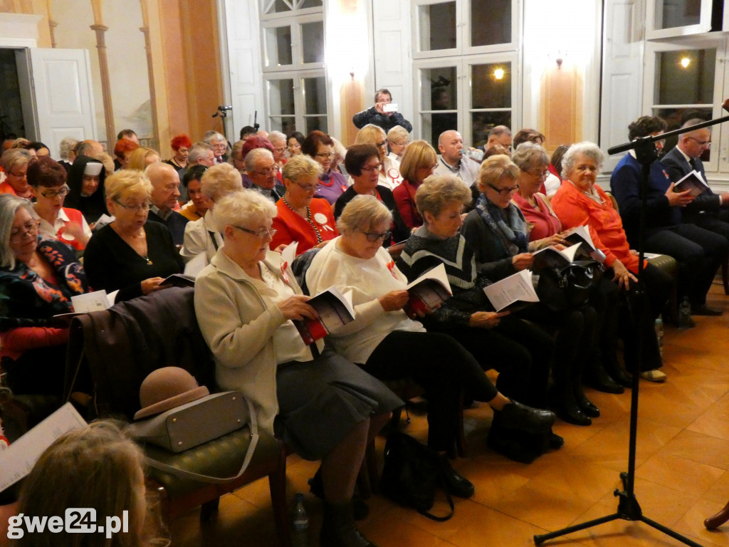 Maraton pieśni patriotycznej w pałacu