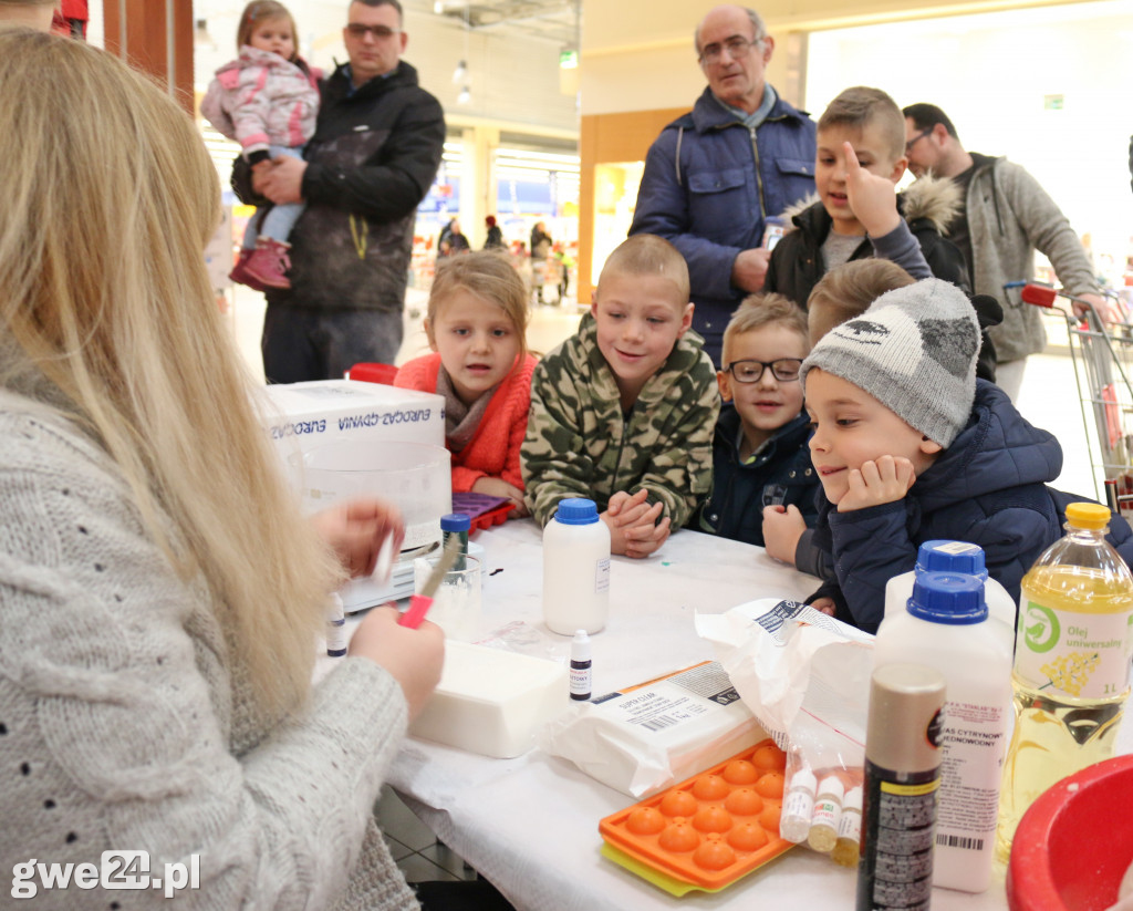 Mydlany świat chemii zachwycał dzieci