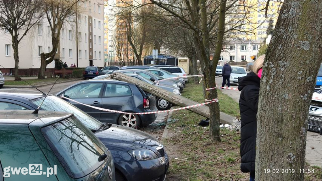 Peugeotem uderzył w słup. Kierowca był pijany