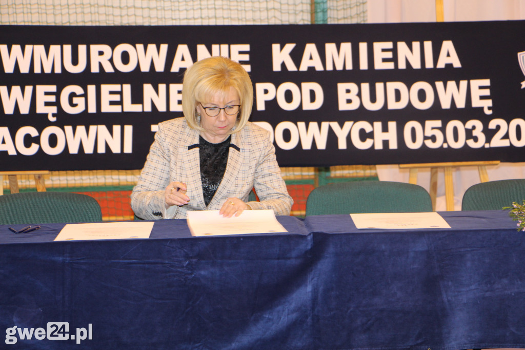 Rozbudowa szkoły w Redzie. Wmurowano akt erekcyjny
