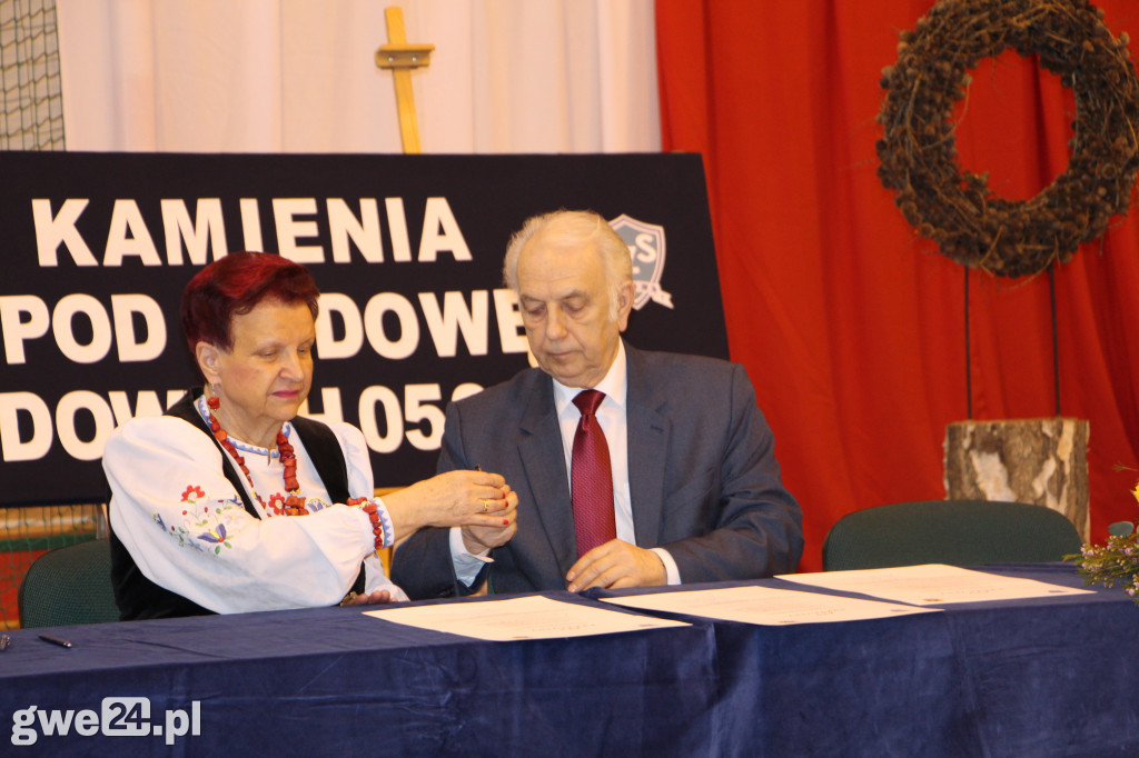 Rozbudowa szkoły w Redzie. Wmurowano akt erekcyjny