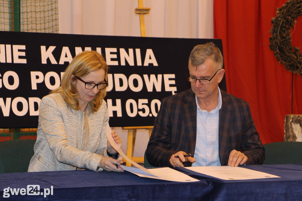 Rozbudowa szkoły w Redzie. Wmurowano akt erekcyjny
