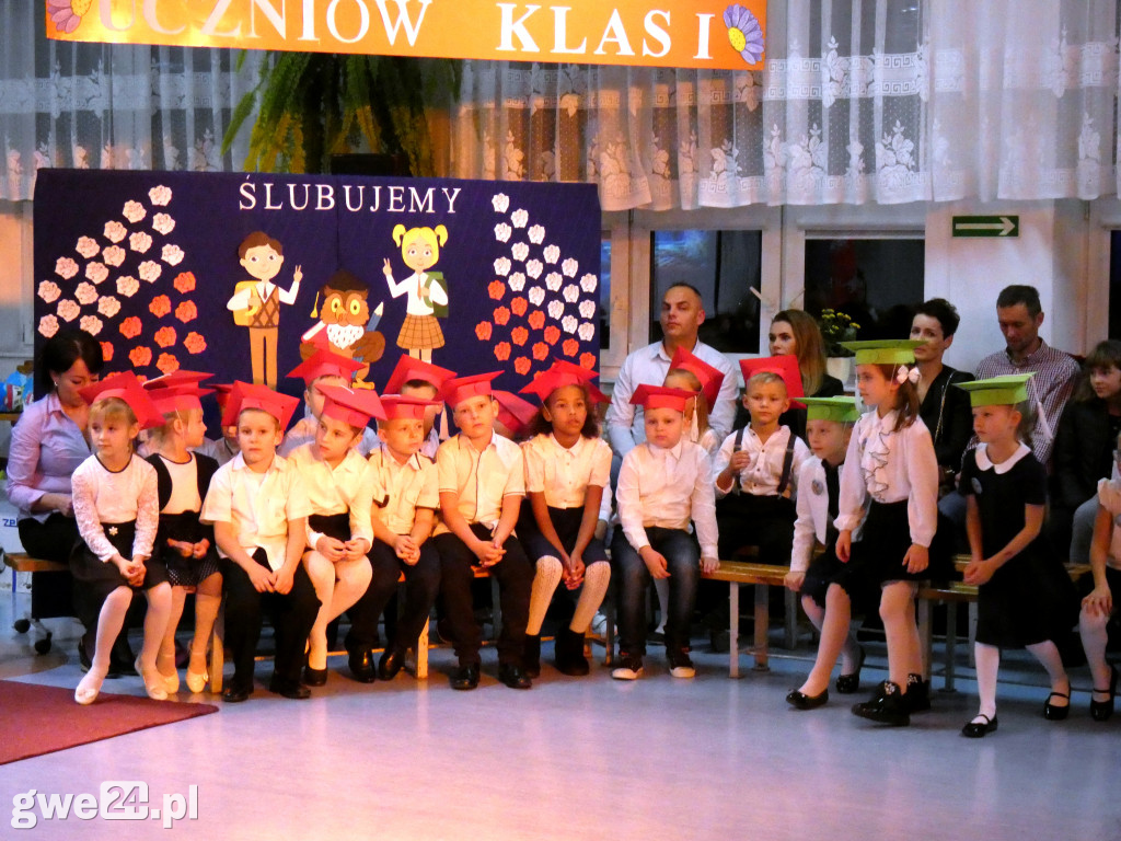 Pasowanie klas pierwszych w Luzinie