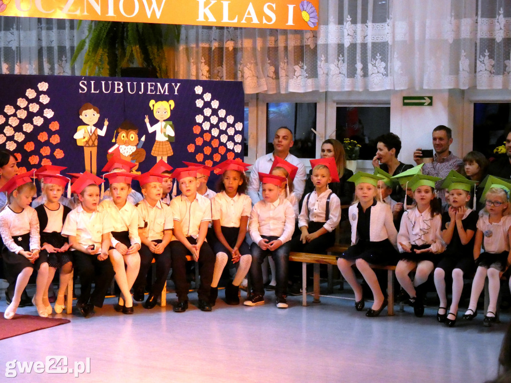 Pasowanie klas pierwszych w Luzinie