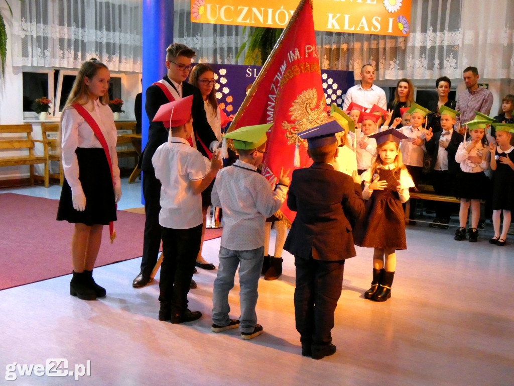 Pasowanie klas pierwszych w Luzinie