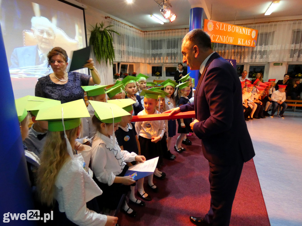 Pasowanie klas pierwszych w Luzinie
