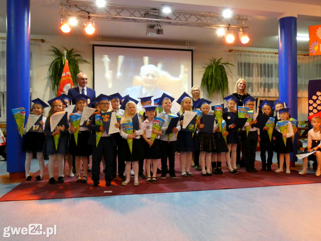 Pasowanie klas pierwszych w Luzinie
