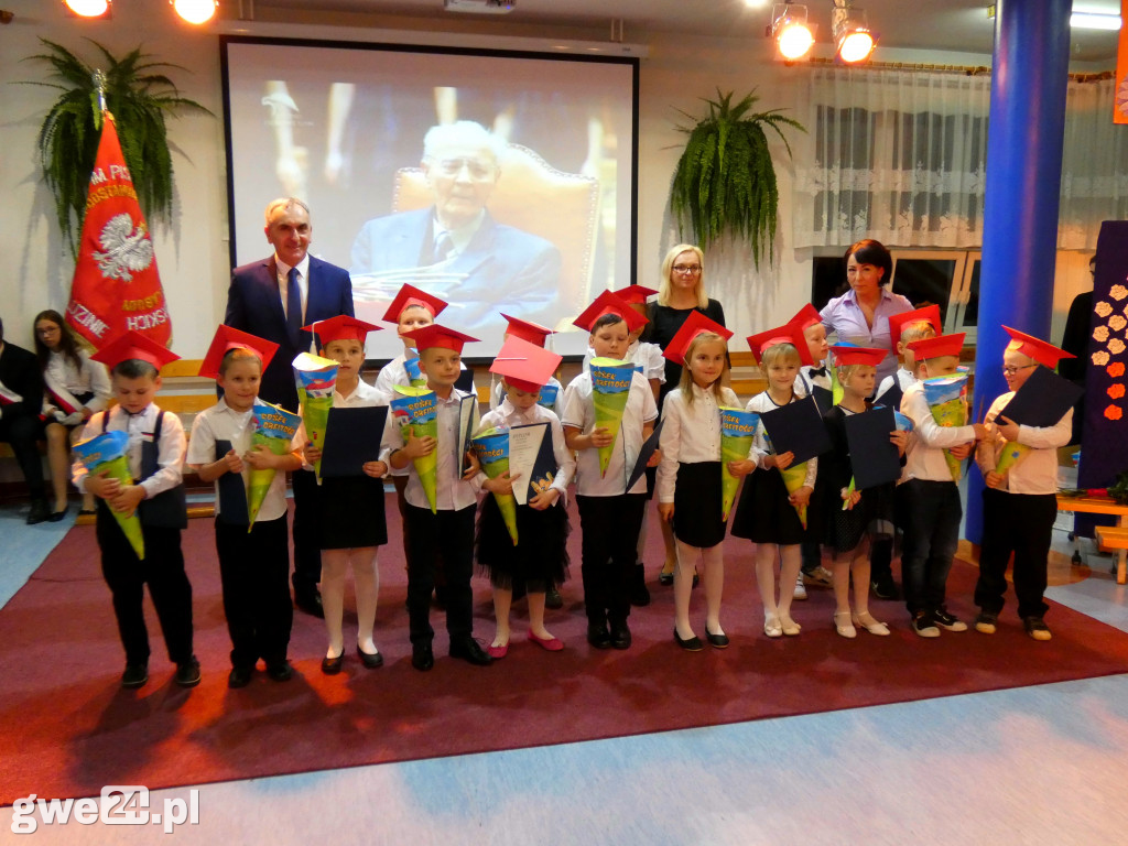 Pasowanie klas pierwszych w Luzinie