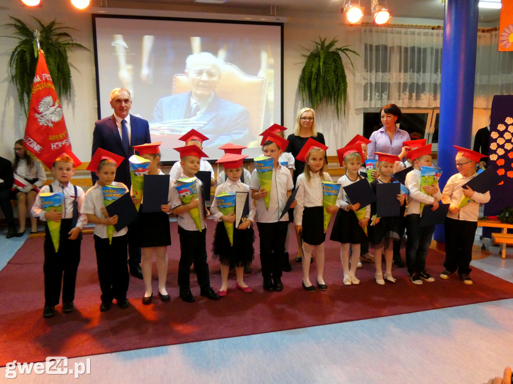 Pasowanie klas pierwszych w Luzinie