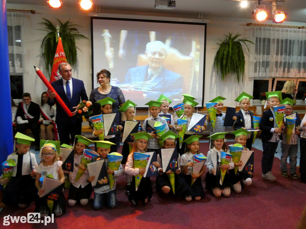 Pasowanie klas pierwszych w Luzinie