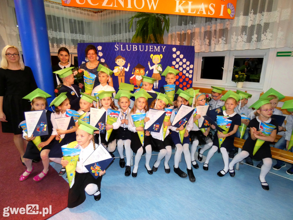 Pasowanie klas pierwszych w Luzinie