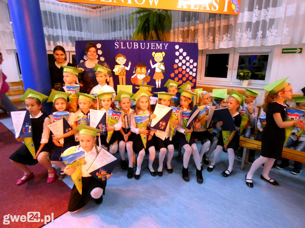 Pasowanie klas pierwszych w Luzinie