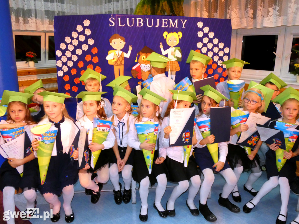 Pasowanie klas pierwszych w Luzinie