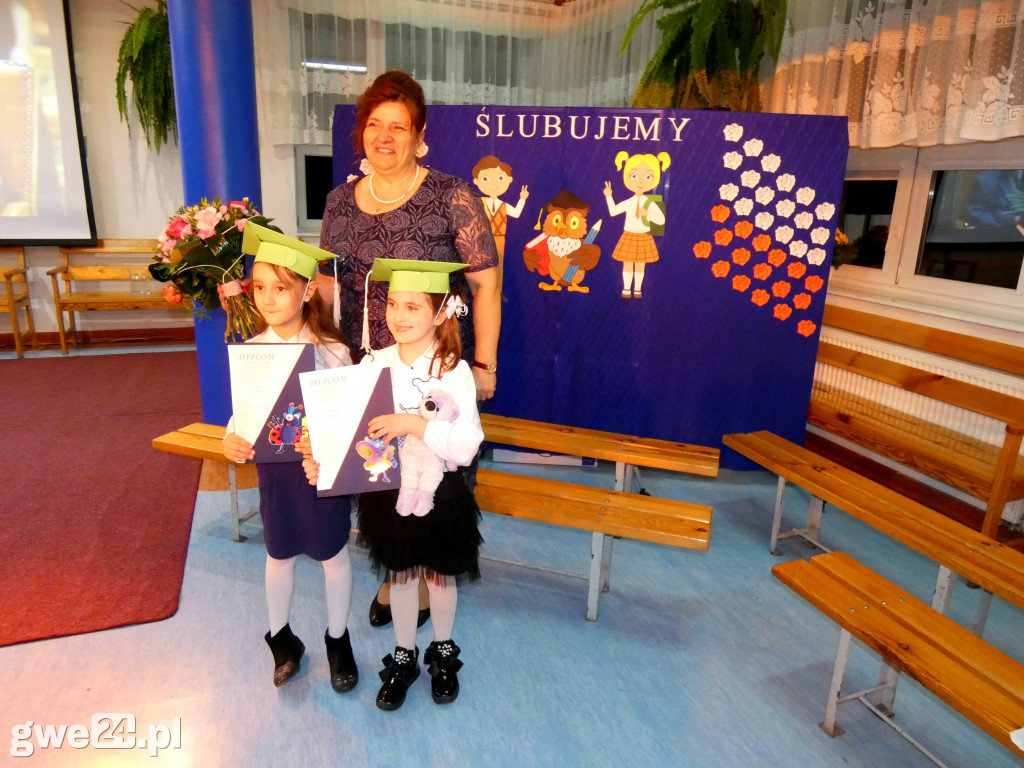 Pasowanie klas pierwszych w Luzinie