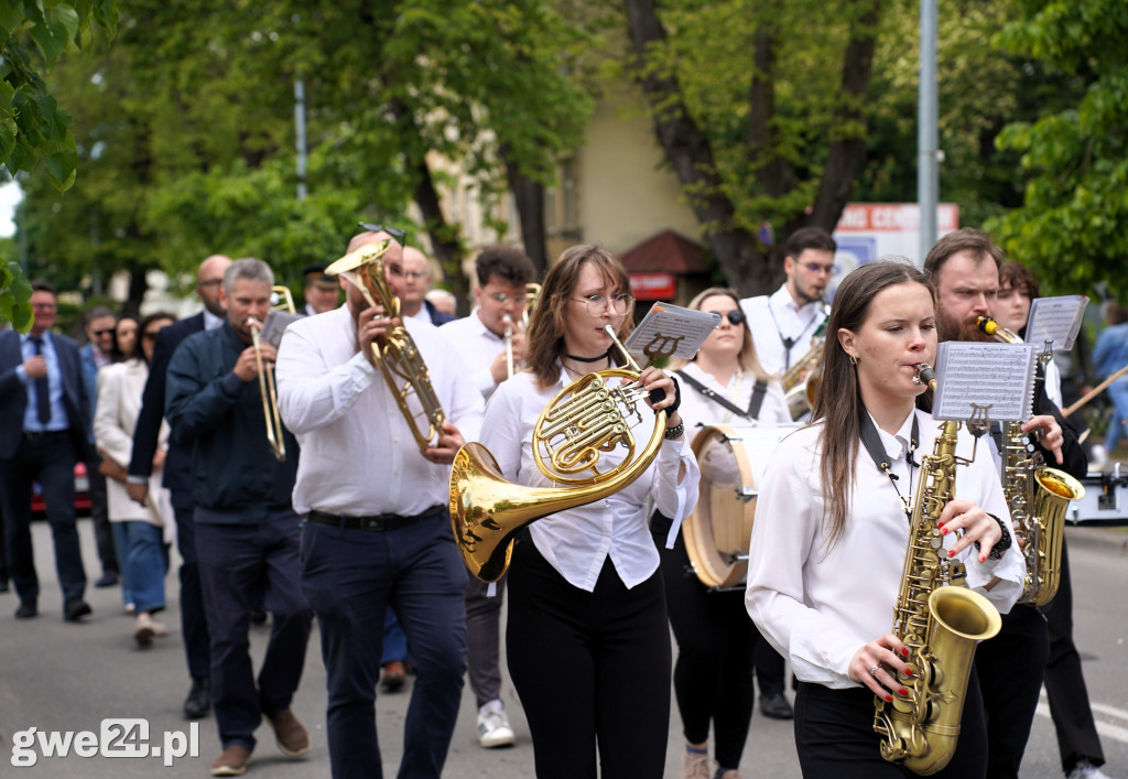 Barwny korowód na uczczenie patrona szkoły