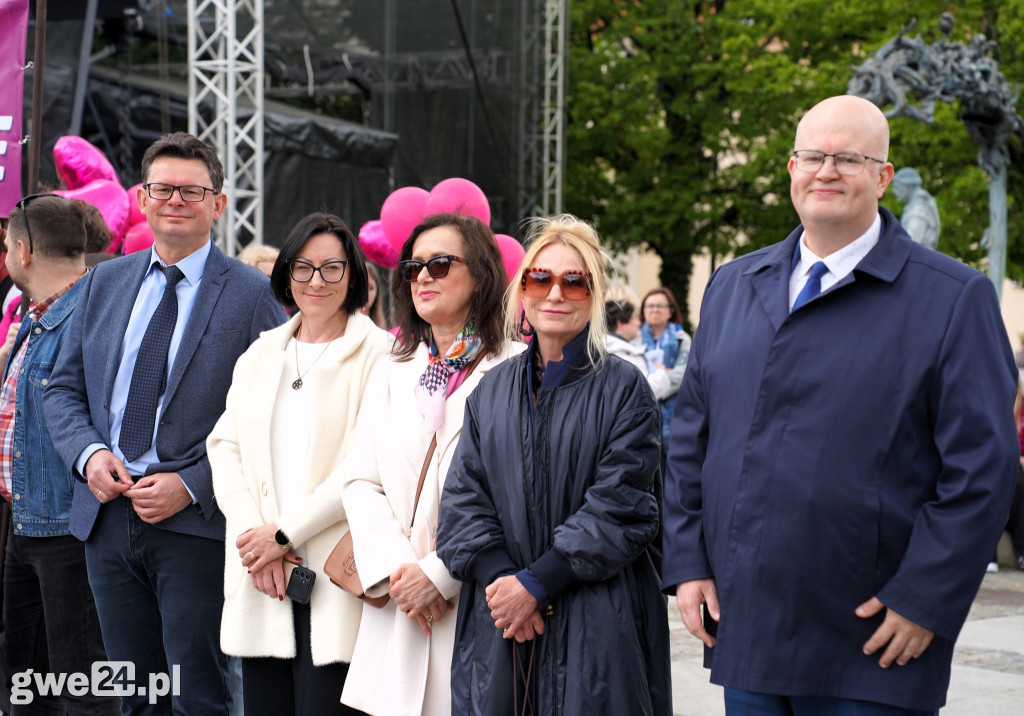 Barwny korowód na uczczenie patrona szkoły
