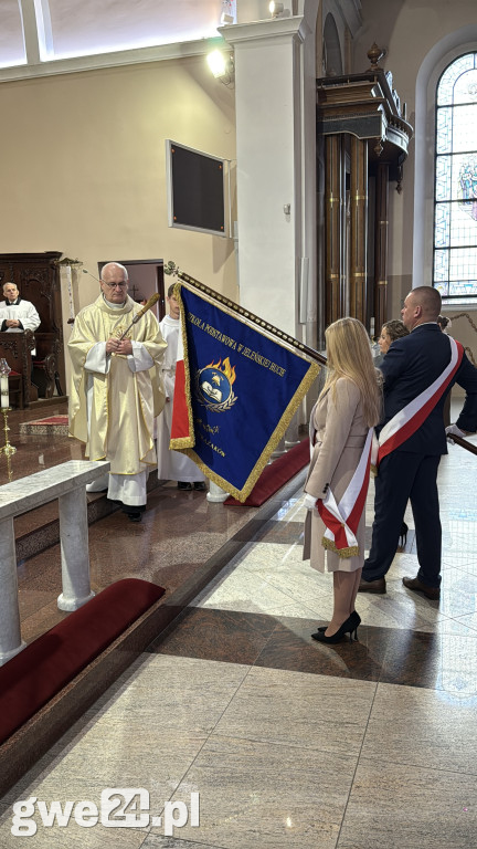 Nadanie imienia i sztandaru Szkole Podstawowej w Jeleńskiej Hucie