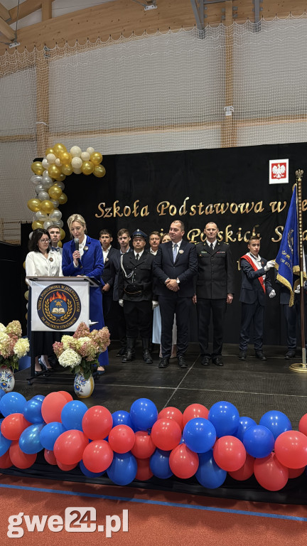 Nadanie imienia i sztandaru Szkole Podstawowej w Jeleńskiej Hucie