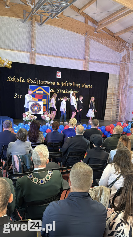Nadanie imienia i sztandaru Szkole Podstawowej w Jeleńskiej Hucie
